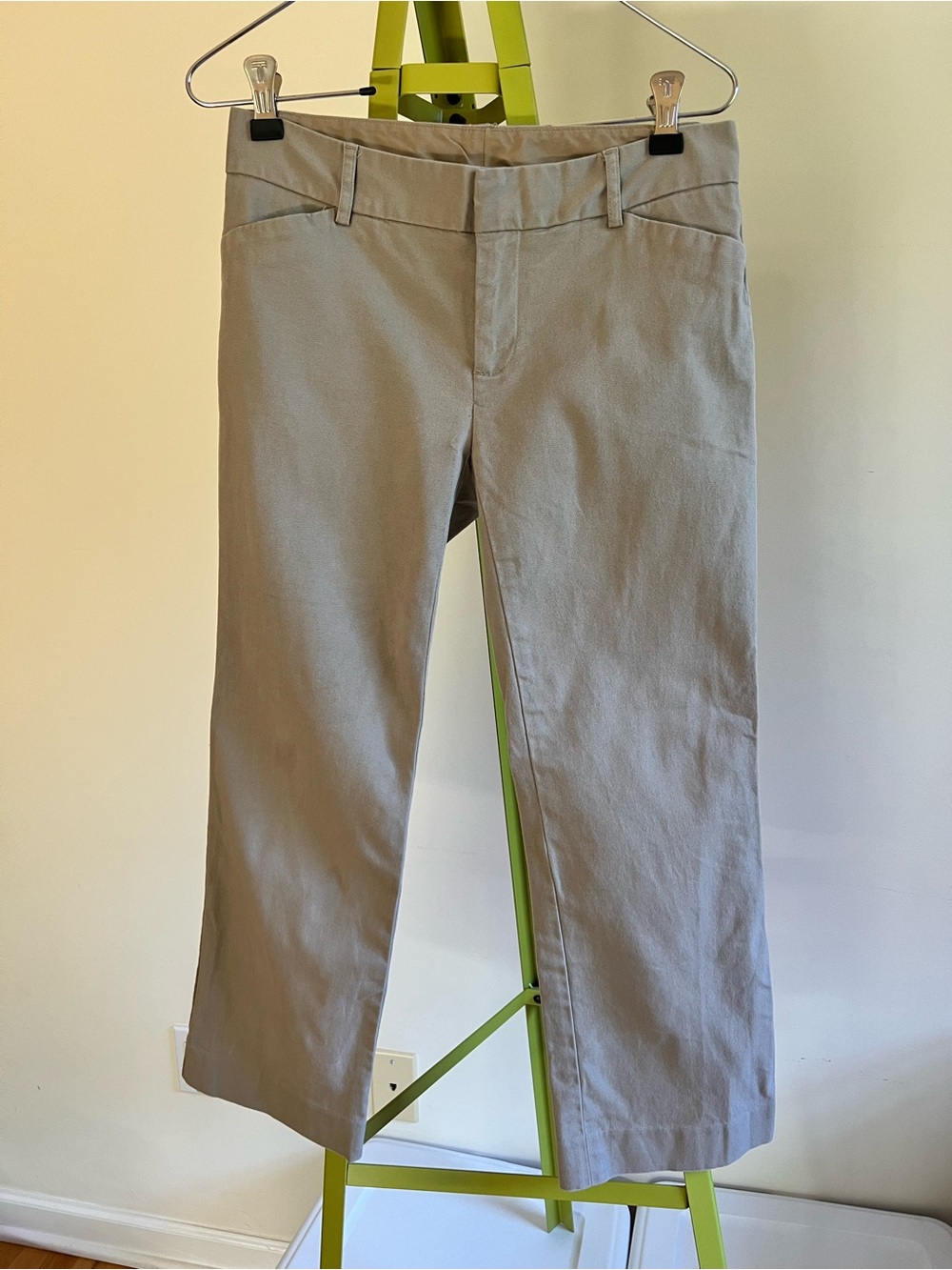 GAP Beige/Tan Y2K Capri length pants , size 1